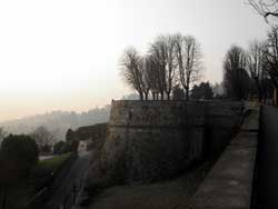 11 0211 le mura al tramonto
