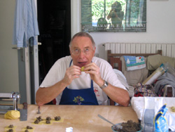 09 0801 babbo prepara i ravioli di melanzana